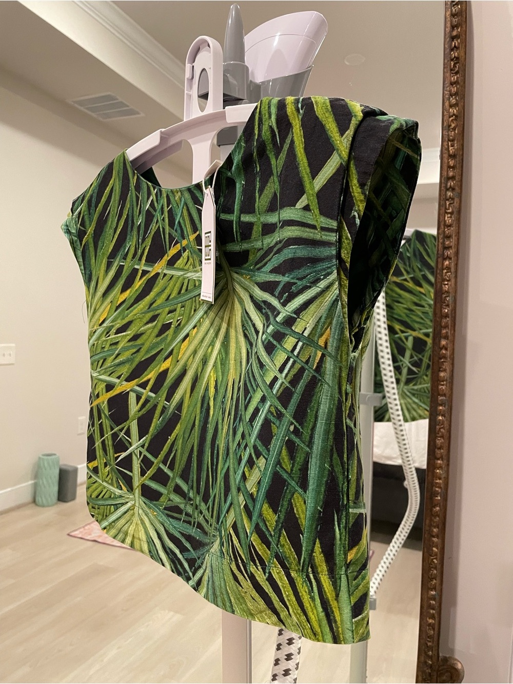 Palm-Print Cap Sleeve Tunic Top in Green